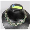 Image 1 : ESTATE GOLD TONE AND GREEN STONES INSET NECKLACE