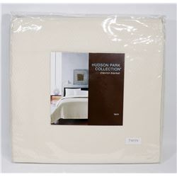 NEW HUDSON PARK COLLECTION CHEVRON BLANKET