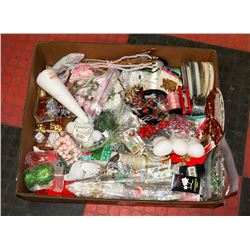 XL FLAT FULL OF CHRISTMAS ITEMS INCL. LOTS