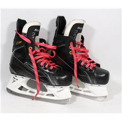 PAIR OF BAUER TUIK SKATES - KIDS SIZE 2 (US) -