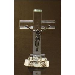 MEDIUM SIZED CRYSTAL CRUCIFIX