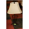 Image 1 : TABLE LAMP WITH SHADE.