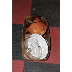 LOT OF 2 CROCKPOTS & COVERED CAKE PLATE