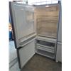 Image 2 : FISHER & PAYKEL STAINLESS STEEL FRIDGE WITH BOTTOM FREEZER AND WATER (MODEL E522BLXFDU)