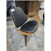 Image 2 : PADDED WOOD ACCENT CHAIR