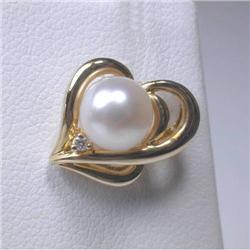 PENDANT - Pearl Pendant with single diamond on Chain - 14K