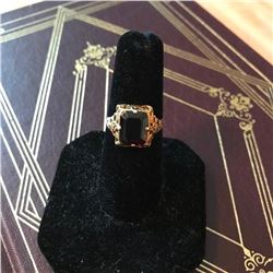 Vintage Garnet & 14kt Gold Ring