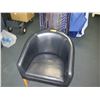 Image 2 : Black Round Leather-Like Upholstered Chair w/ Wooden Legs