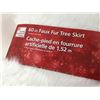 Image 2 : 60inch Faux Fur Tree Skirt-White