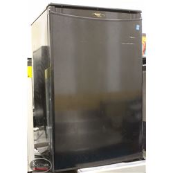 R122) BLACK DANBY MINI FRIDGE