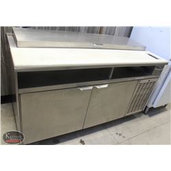 R97) QUEST 5' PIZZA PREP TABLE