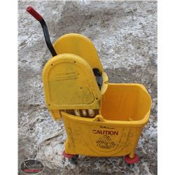 R166) RUBBERMAID MOP BUCKET W/ WRINGER