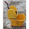 Image 1 : R166) RUBBERMAID MOP BUCKET W/ WRINGER