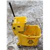 Image 1 : R167) RUBBERMAID MOP BUCKET W/ WRINGER
