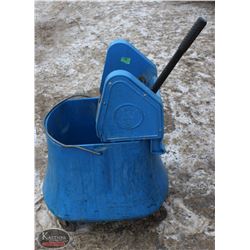 R171) BLUE MARINO MOP BUCKET W/ WRINGER