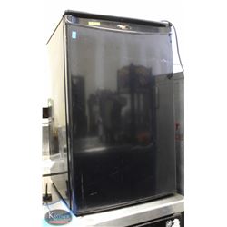 R63) BLACK DANBY MINI FRIDGE
