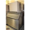 Image 1 : R135) MANITOWOC SERIES 1000 ICE MAKER W/ BIN