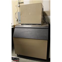 R136) MANITOWOC SERIES 1000 ICE MAKER W/ BIN