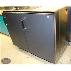 R146) PERLICK 2 DOOR PASSTHROUGH BACK BAR COOLER