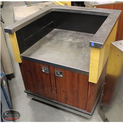 R161) SERVICE PODIUM ON CASTORS