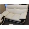 Image 3 : WHITE LEATHERETTE 4 PIECE SOFA SET COMPLETE W/