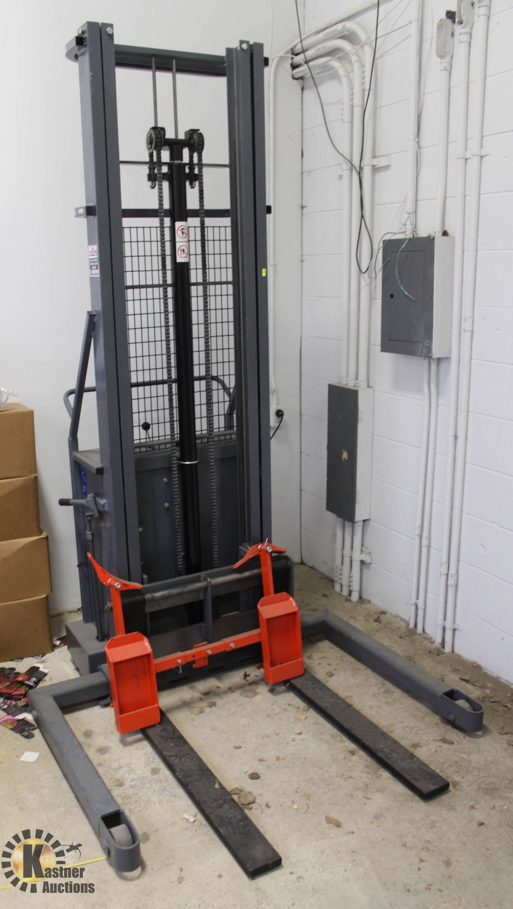 BLUE GIANT WALKIE STACKER MANUAL PUSH W/ ULINE