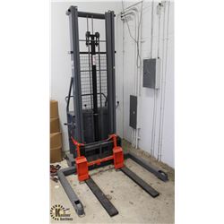 BLUE GIANT WALKIE STACKER MANUAL PUSH  W/ ULINE