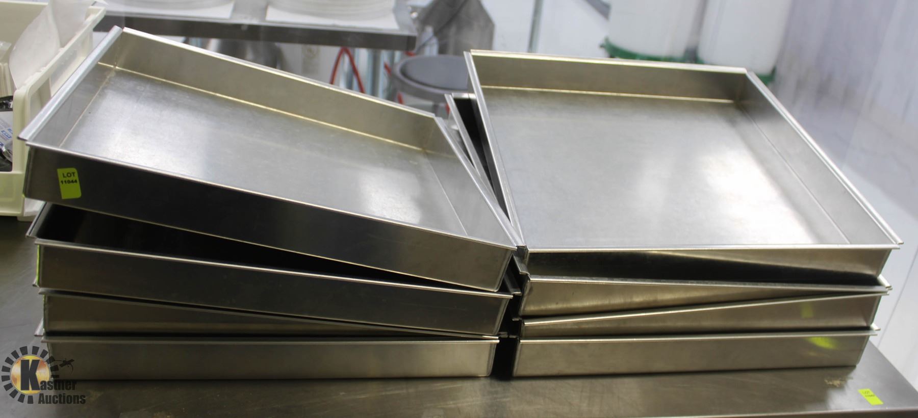 8 STAINLESS STEEL SQUARE PANS