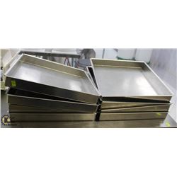 8 STAINLESS STEEL SQUARE PANS