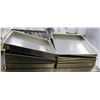 Image 1 : 8 STAINLESS STEEL SQUARE PANS