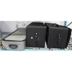 LOT OF 3 TRADE SHOWS POP UP DISPLAYS IN TRAVEL