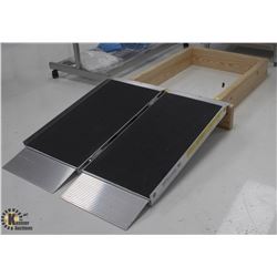 FOLDING MEDICAL RAMP