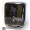 Image 1 : NEW TORK MATIC HAND-TOWEL DISPENSER-BLACK 55 10282