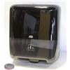 Image 1 : NEW TORK MATIC HAND-TOWEL DISPENSER-BLACK 55 10282