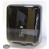 Image 1 : NEW TORK MATIC HAND-TOWEL DISPENSER-BLACK 55 10282