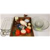 Image 1 : FLAT OF COLLECTIBLES, PYREX DISHES, AND DECORATIVE