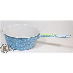 LARGE 19" LONG VINTAGE ENAMEKWARE PAN