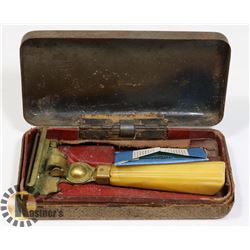 ANTIQUE BAKELITE HANDLED SCHICK RAZOR IN CASE.