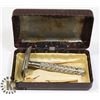 Image 1 : VINTAGE GILLETTE SAFETY RAZOR IN CASE.