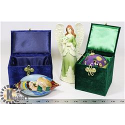 2 HANDPAINTED GLASS CHRISTMAS ORNAMENTS IN VELVET