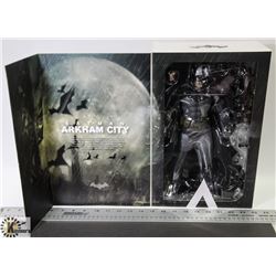 BATMAN ARKHAM CITY BATMAN 1:6 SCALE COLLECTIBLE