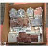 Image 1 : BOX OF TRAIN STATIONS AND BUILDINGS.