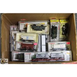 BOX OF ASSORTED HO SCALE TRAIN CARS.