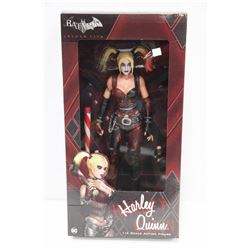 BATMAN ARKHAM CITY HARLEY QUINN 1:4 SCALE ACTION