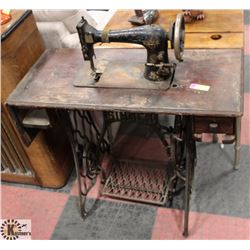 ANTIQUE SEWING MACHINE - AS IS