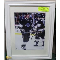 COLLECTIBLE SIGNED WAYNE GRETZKY PICTURE WITH COA