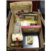 Image 1 : BOX OF ESTATE VINTAGE COLLECTIBLES -