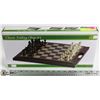 Image 1 : CLASSIC FOLDING CHESS SET.