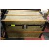 Image 1 : ANTIQUE STEAMTRUNK