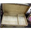 Image 2 : ANTIQUE STEAMTRUNK